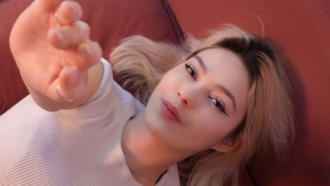 Join AlysiaBennet for Exclusive Live Webcam