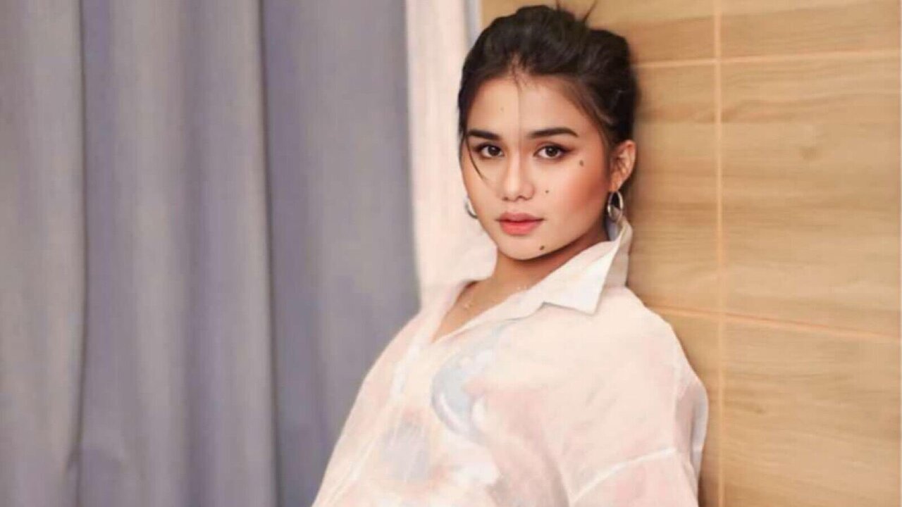 Join AngelCavendish for Exclusive Live Webcam