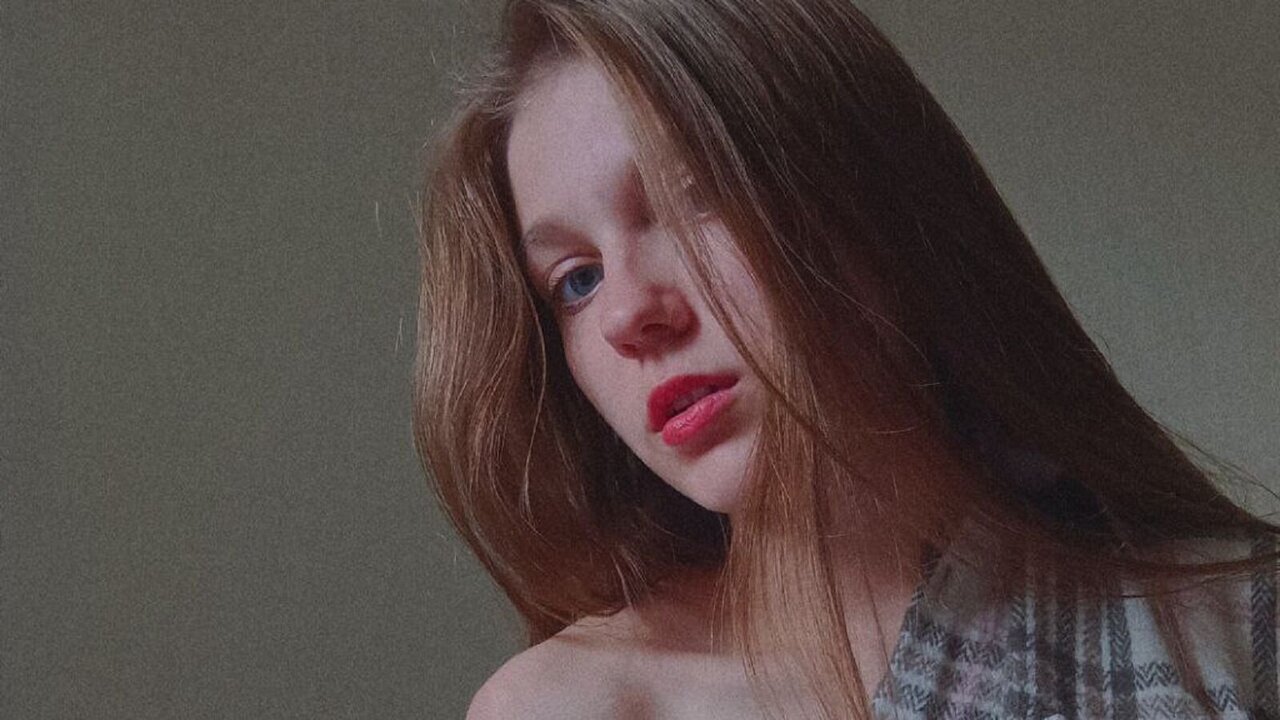 Join AriaMidnight for Exclusive Live Webcam