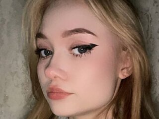 Join CecilyBurnard for Exclusive Live Webcam