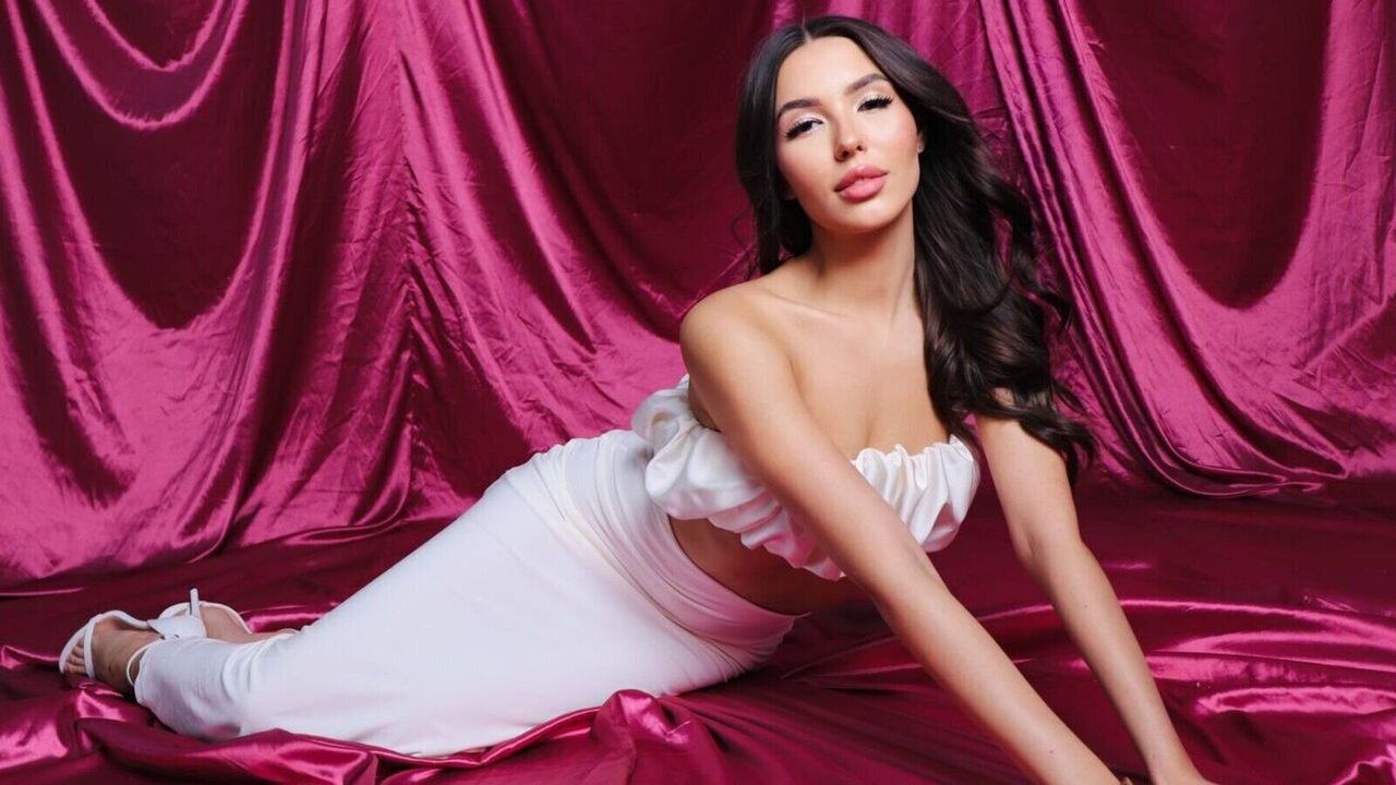 Join DaisyCharlton for Exclusive Live Webcam