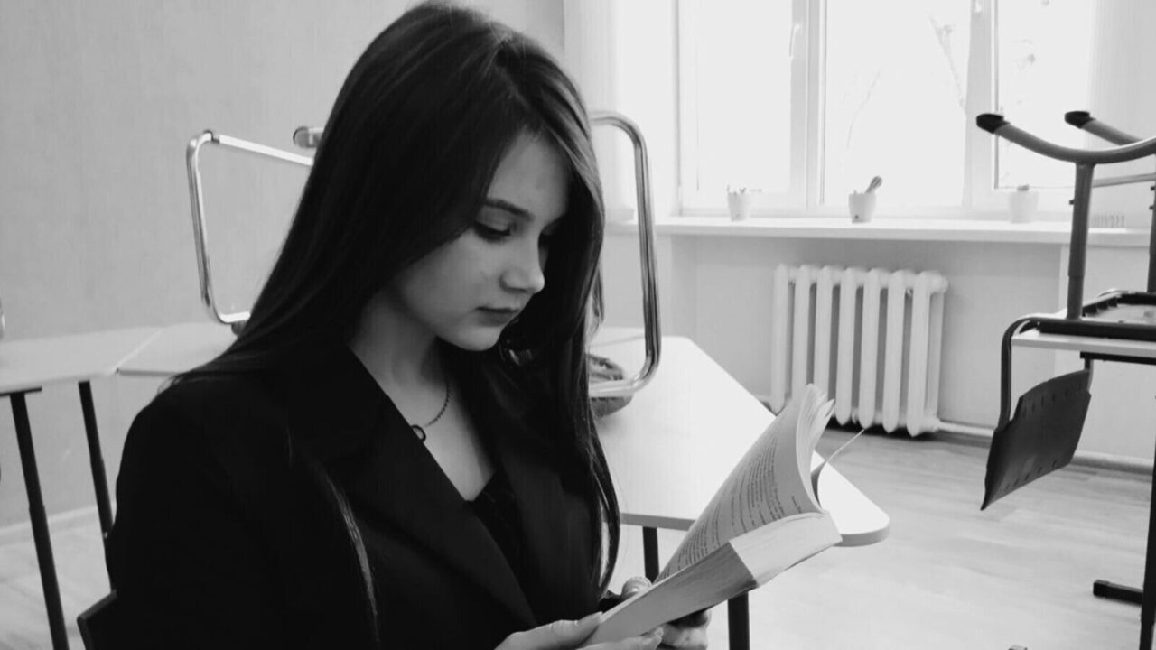 Join EnricaElis for Exclusive Live Webcam