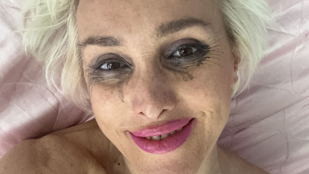 Join LiliannaSmith for Exclusive Live Webcam