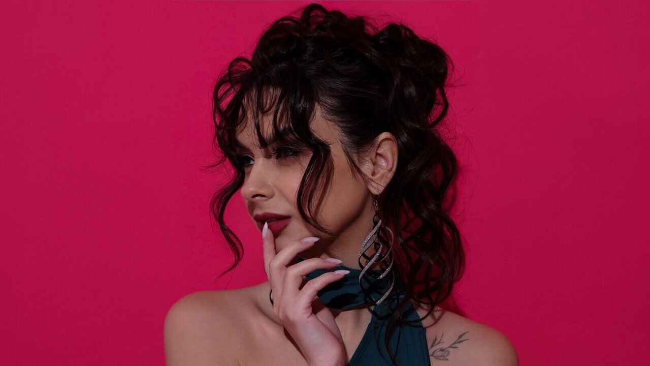 Join LillyGrays for Exclusive Live Webcam