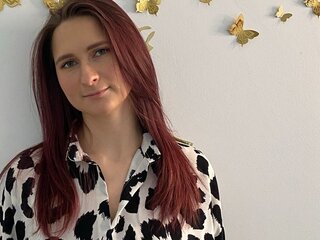 Join LouraHenigan for Exclusive Live Webcam