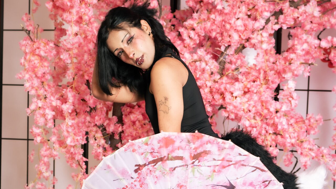 Join NaomiiSky for Exclusive Live Webcam