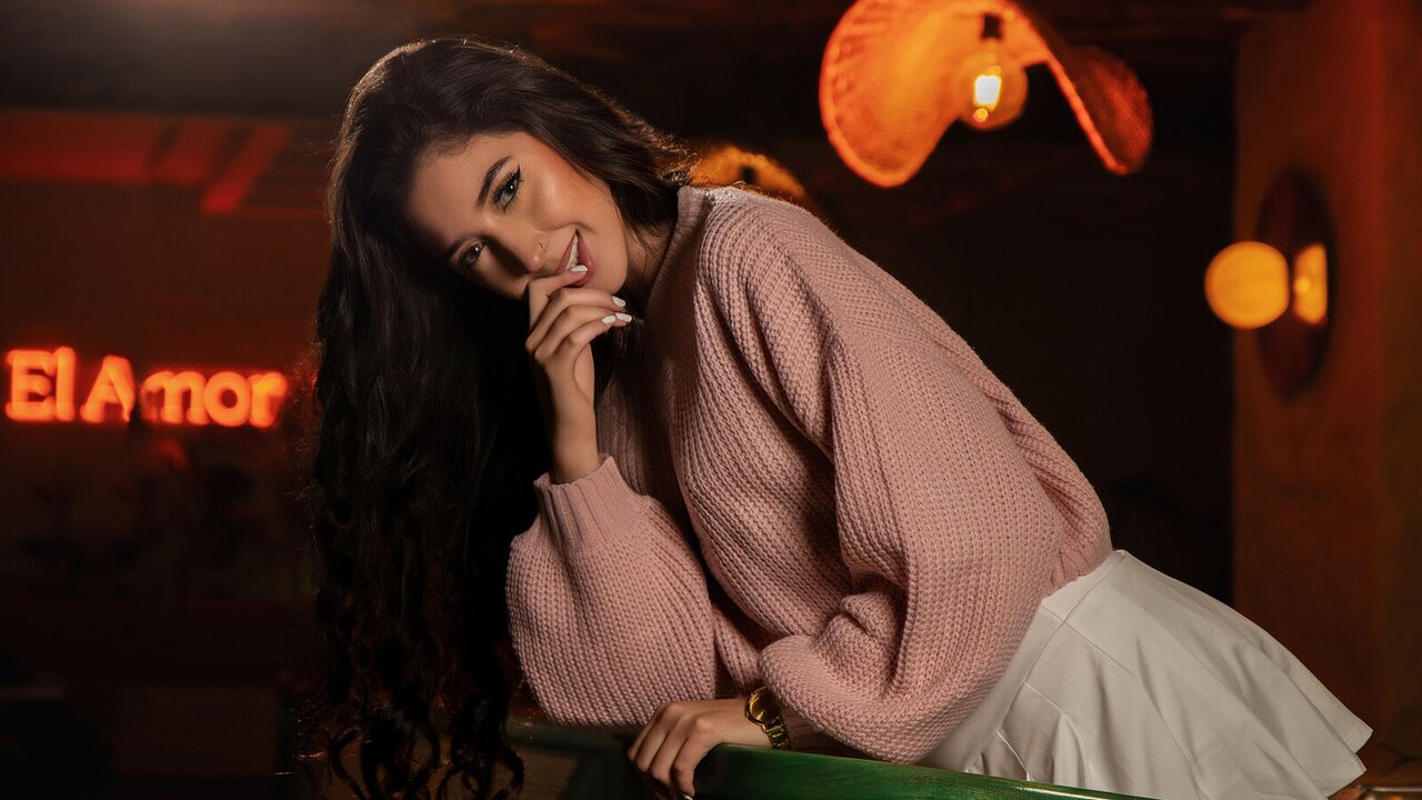 Join NinaRussi for Exclusive Live Webcam