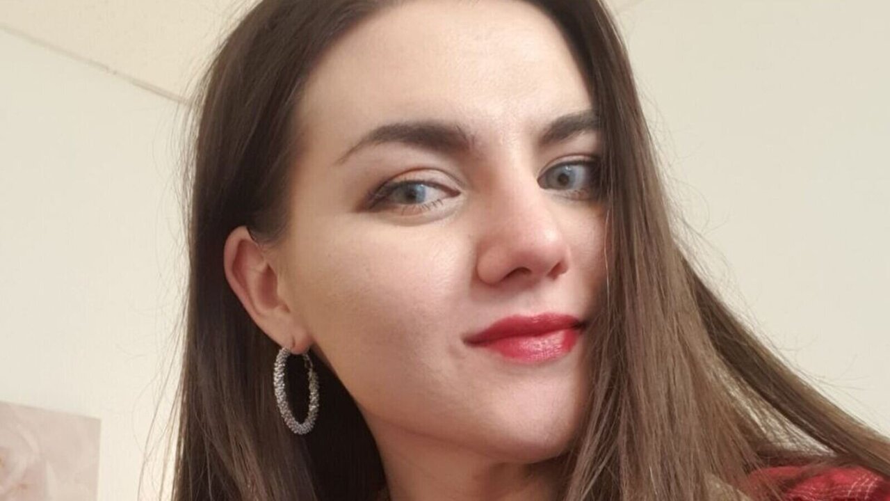 Join ScarlettMure for Exclusive Live Webcam